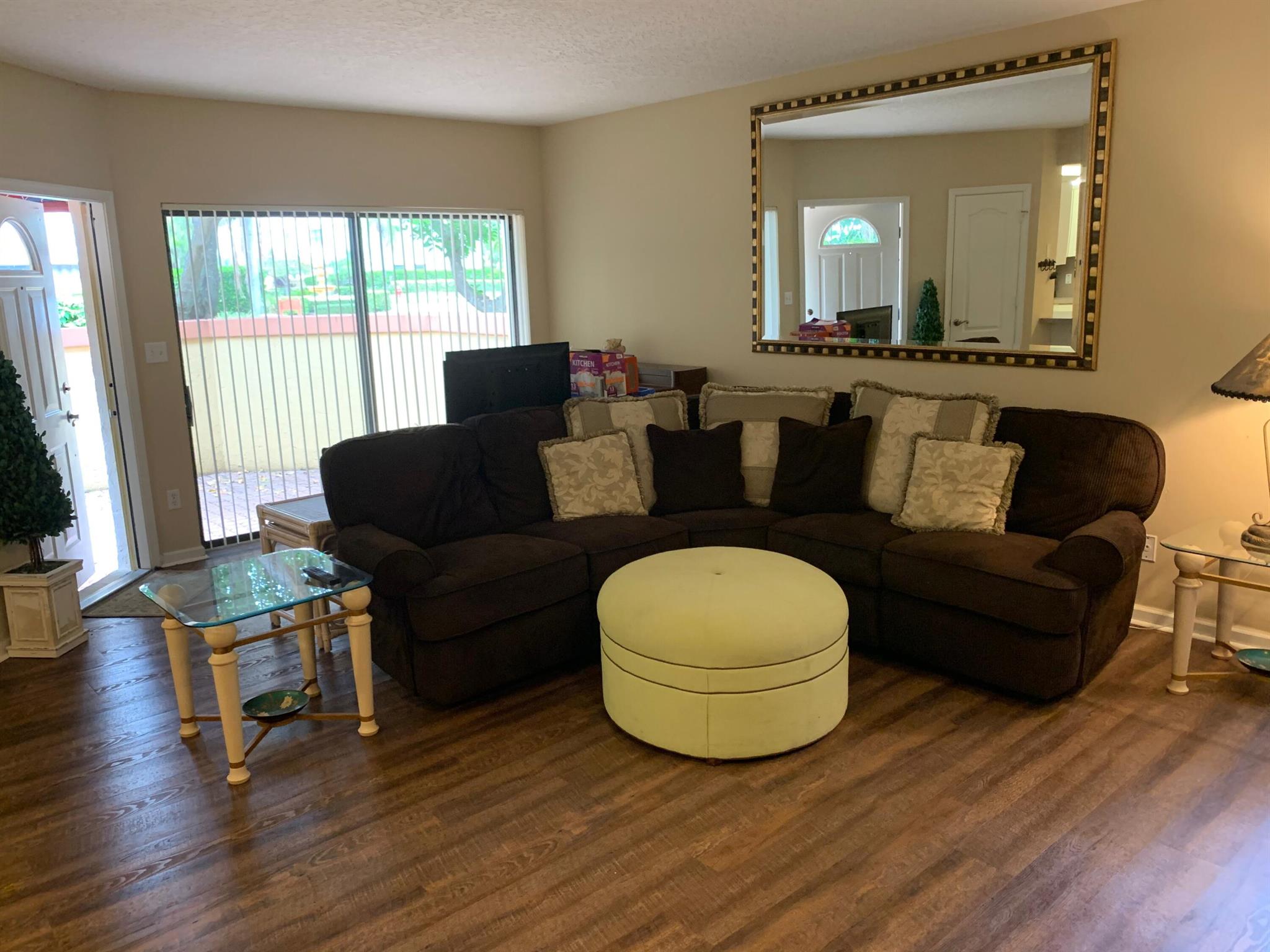 UNO LAGO - Residential Lease