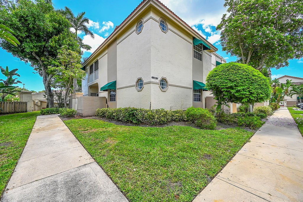 Photo of 6486 Via Regina #1, Boca Raton, FL 33433 (MLS # R10989901)