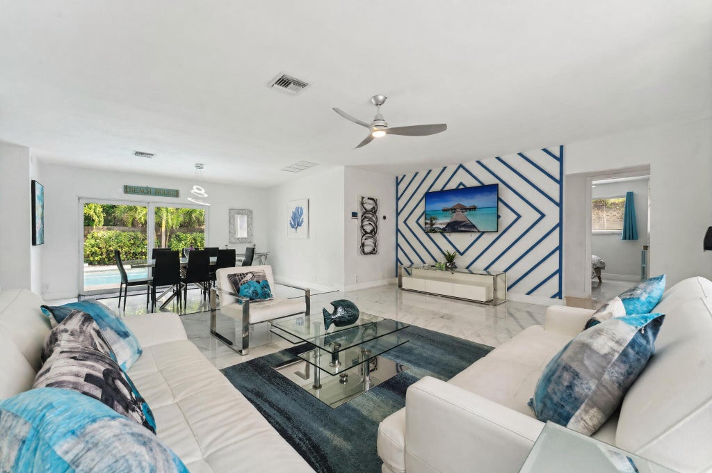 Photo of 1243 GARFIELD Street, Hollywood, FL 33019 (MLS # B26053445)