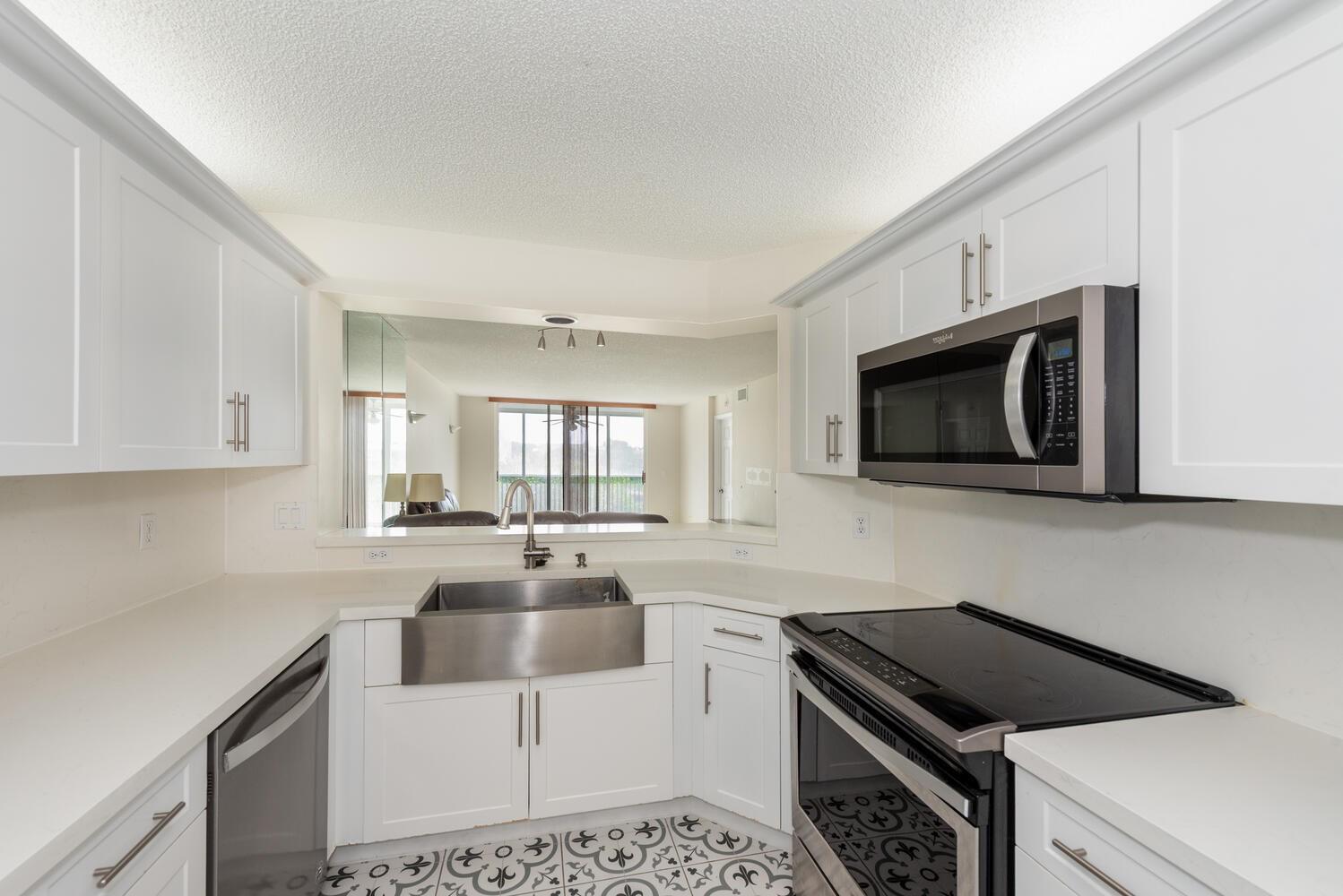 PRICED TO SELL OR RENT FAST! IN VERY GOOD CONDITION COMPARED TO OTHER UNITS AVAIL. UPDATED 2BED, 2BATH CONDO IN TRENT INSIDE KINGS POINT. LARGE SCREENED PATIO WITH LAKE VIEW! AC UNITS NEW, KIT NEW; WHITE SHAKER CAB WITH QUARTZ MARBLE TOPS. NEWER APPLIANCES; FRIDGE, GLASS TOP RANGE, DEEP FARM BASE SINK! WHITE PORCELAIN FLOORS THROUGHOUT! NO CARPET! HAS BOTH DINNING ROOM & EAT-IN KIT, PLUS BAR/TOP SEATING! LARGE LIVINGROOM W/ NATURAL LIGHT! LARGE MASTER, HUGE WALK IN CLOSET. SHOWER IS NEWLY REMODELED W/MARBLE TILE AND A FRAMELESS SLIDING GLASS DOORS. W&D IS IN THE UNIT. NEW PAINT & MANY FIXES ALREADY DONE FOR YOU! WATER, CABLE, & INTERNET IS INC IN HOA FEE. SECURITY GATE, POOLS, HOT TUBS, SAUNA, TENNIS, PICKLEBALL, GYM, AND MORE AMENITIES WITHIN KINGS POINT TO KEEP BUSY! ALL OFFERS WELCOME!