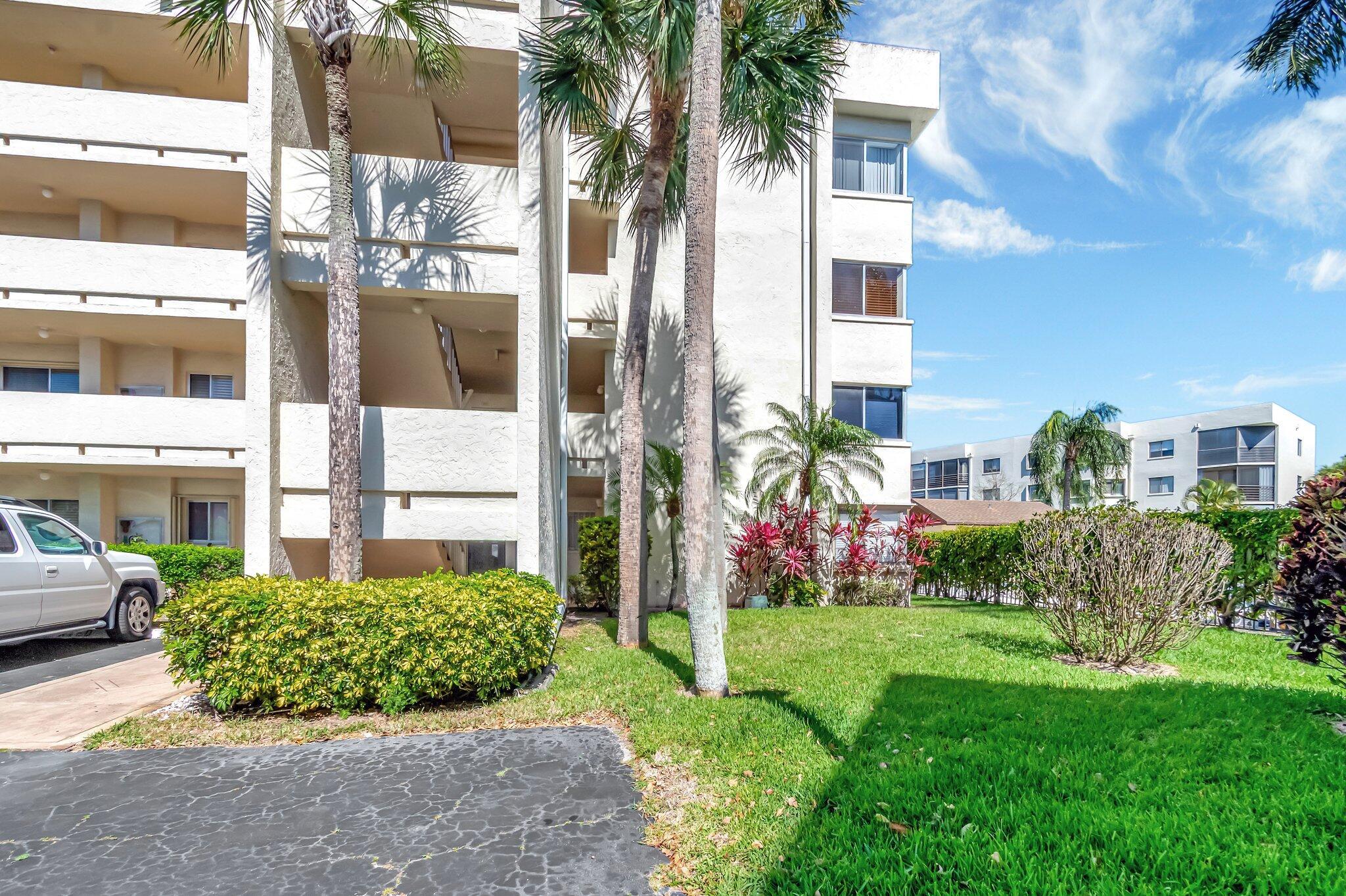 3178 Via Poinciana 201