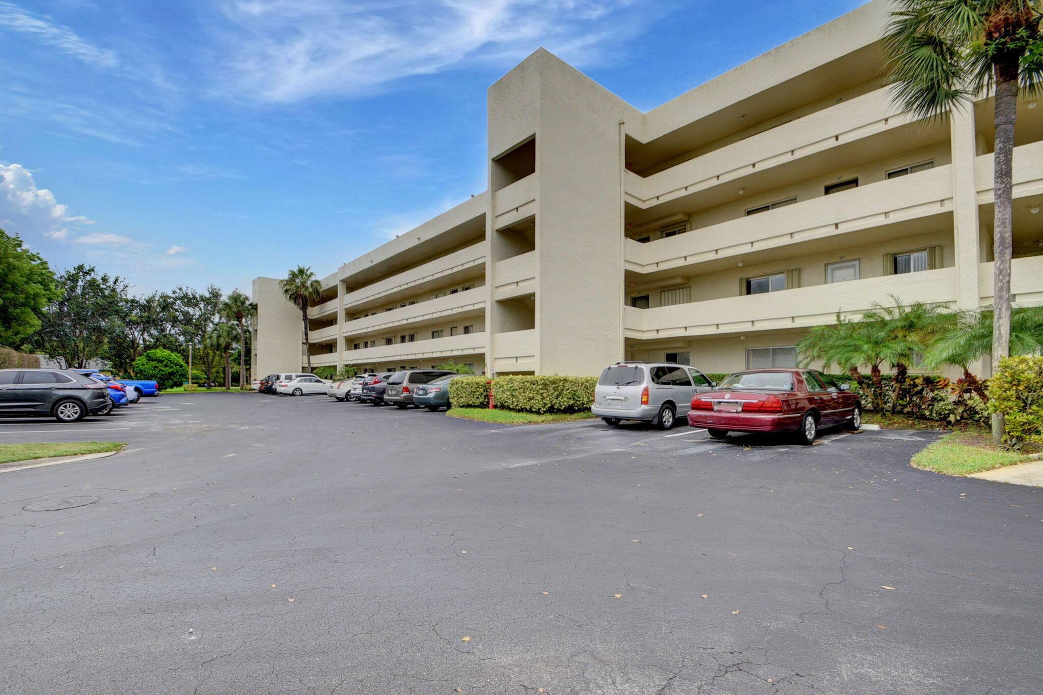 3178 Via Poinciana 201