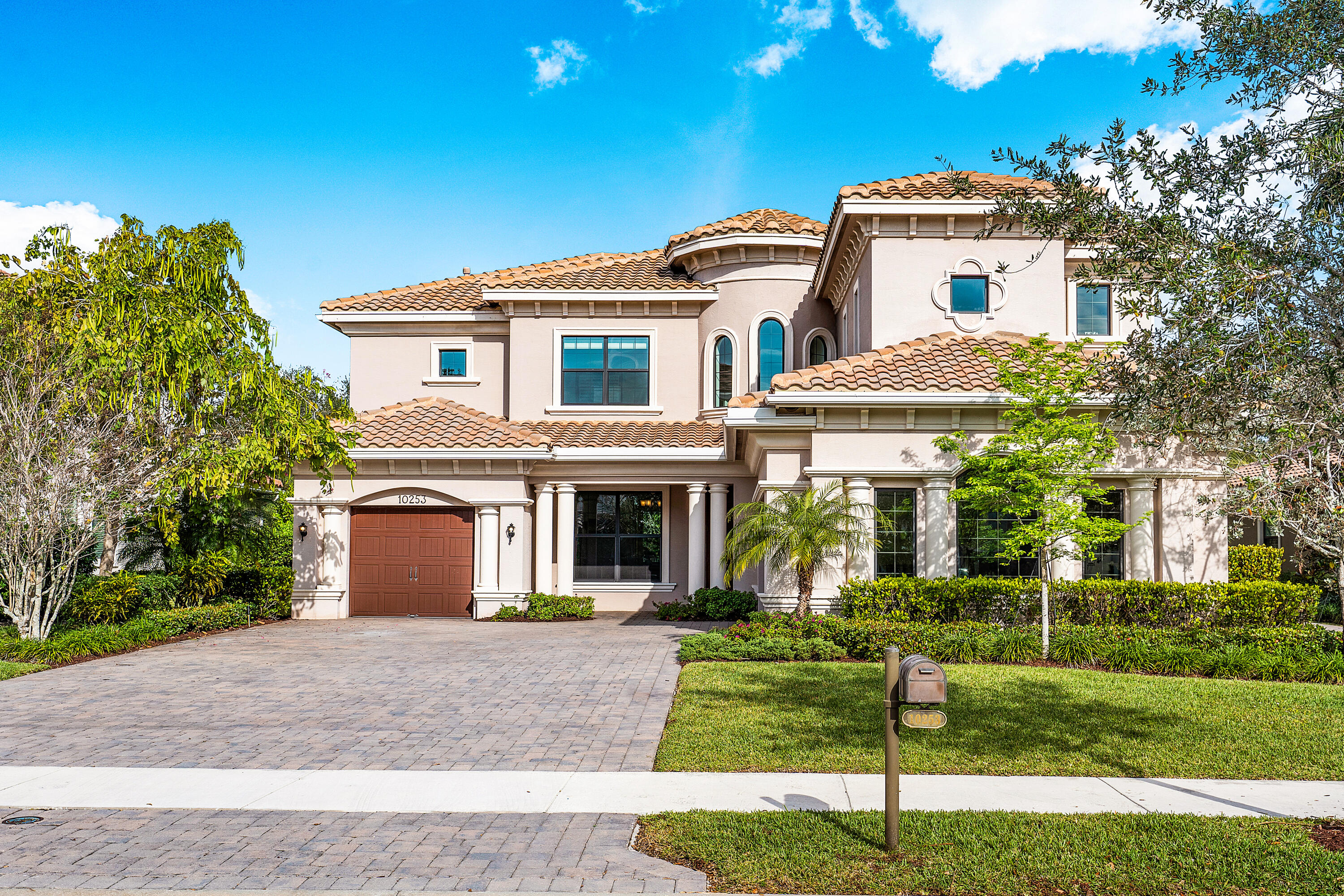 PARKLAND GOLF & COUNTRY CLUB - Residential