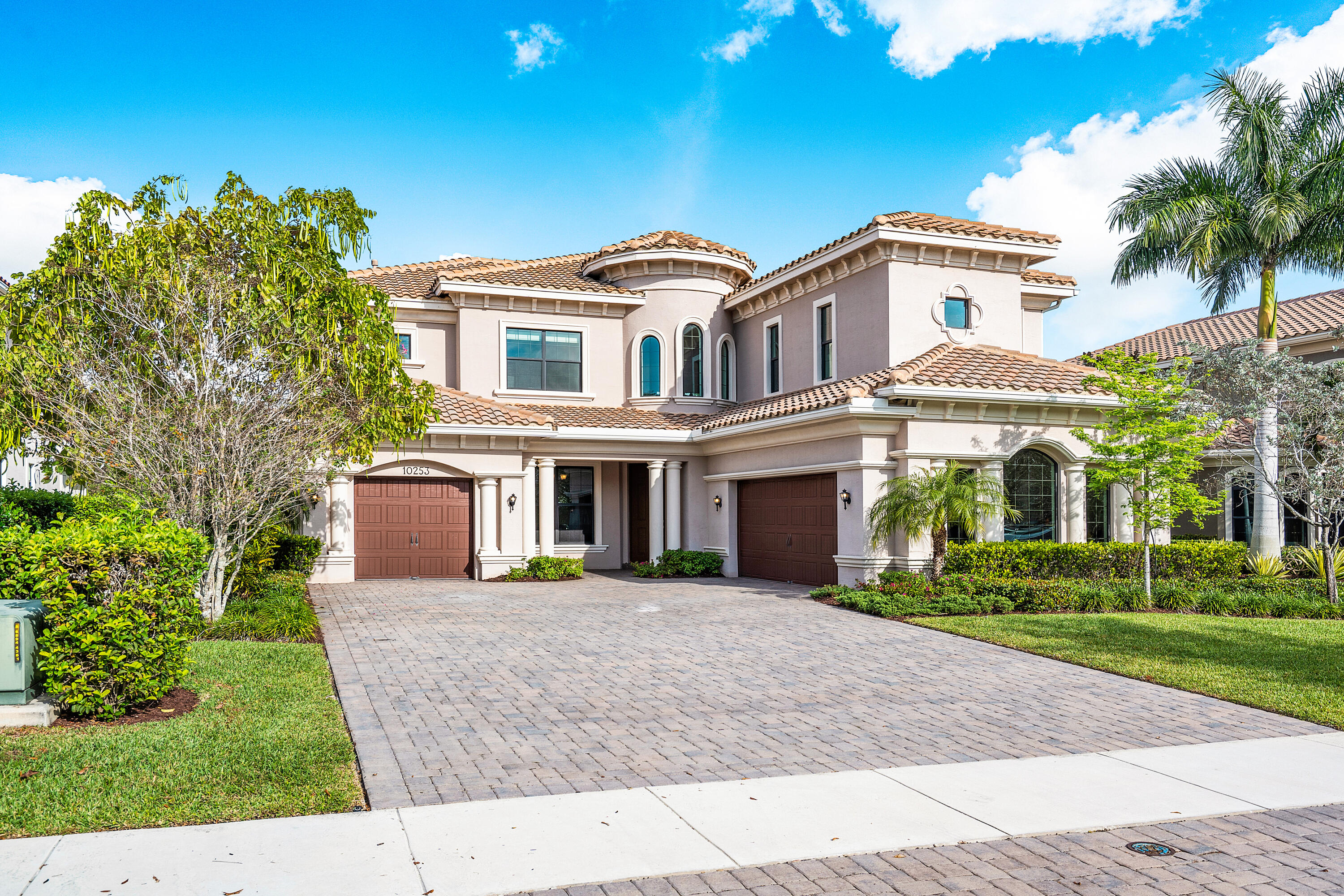 PARKLAND GOLF & COUNTRY CLUB - Residential