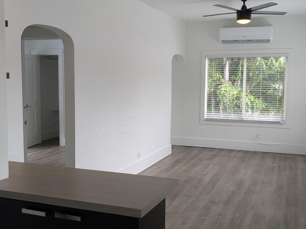 Photo of 21 SE 11th Avenue #Upstairs, Fort Lauderdale, FL 33301 (MLS # B26024491)