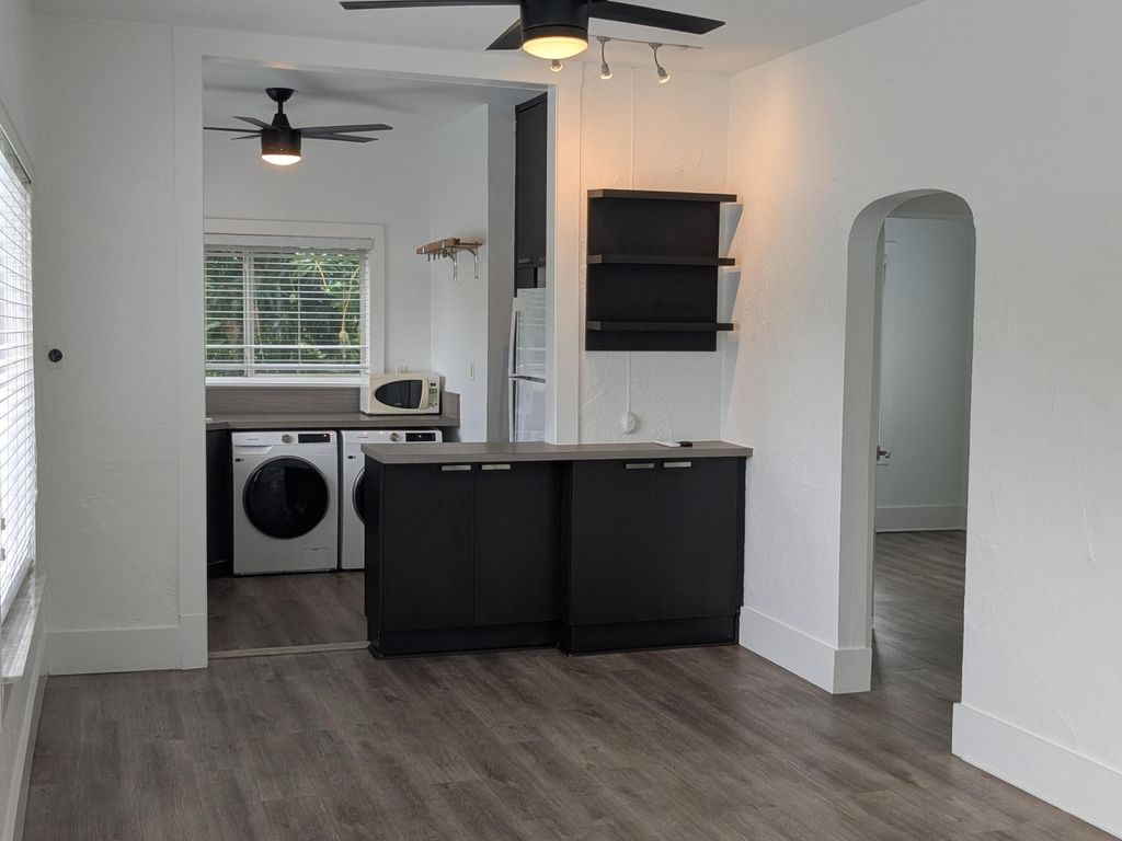 Photo of 21 SE 11th Avenue #Upstairs, Fort Lauderdale, FL 33301 (MLS # B26024491)