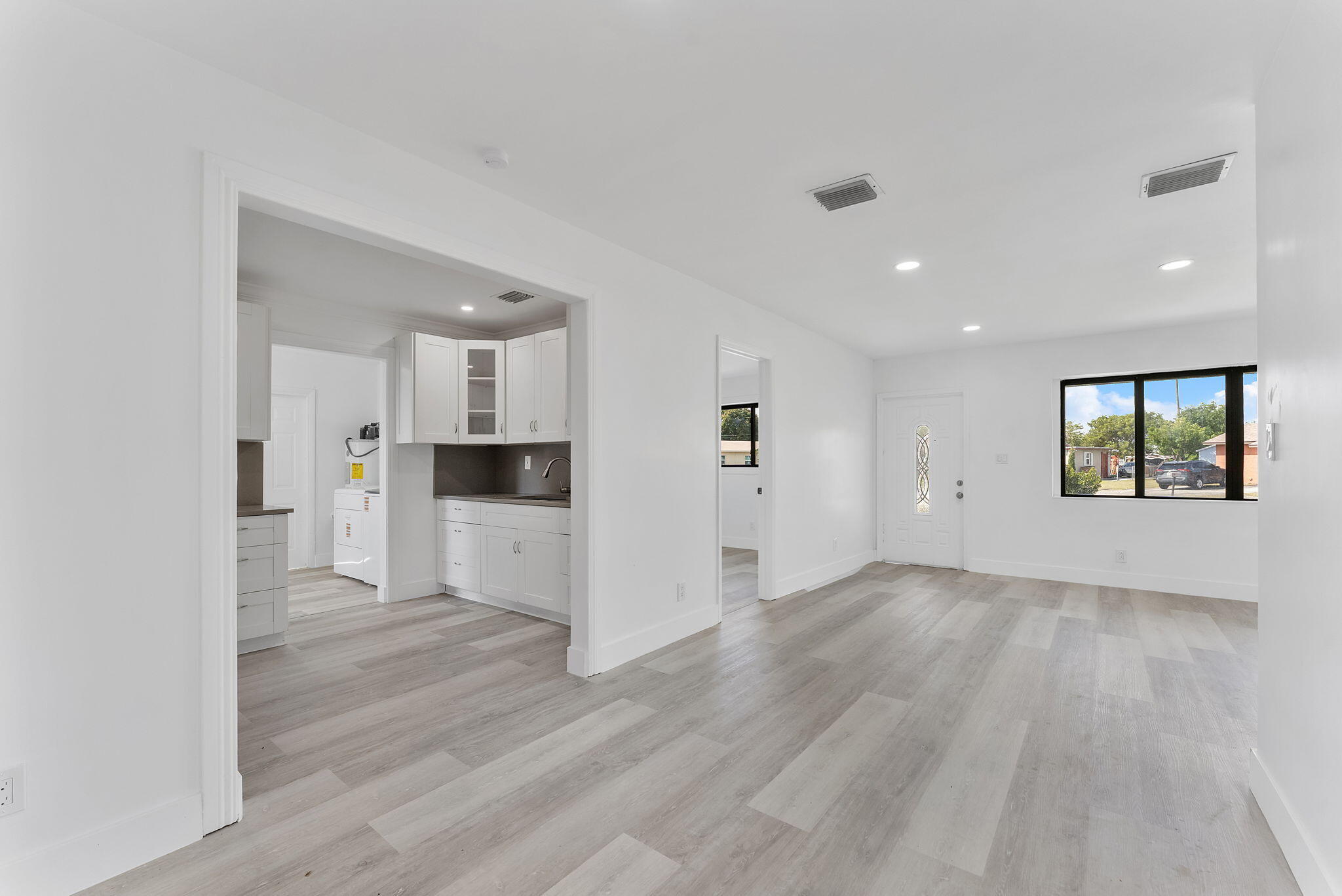 COMMONWEALTH GARDENS - Residential Lease