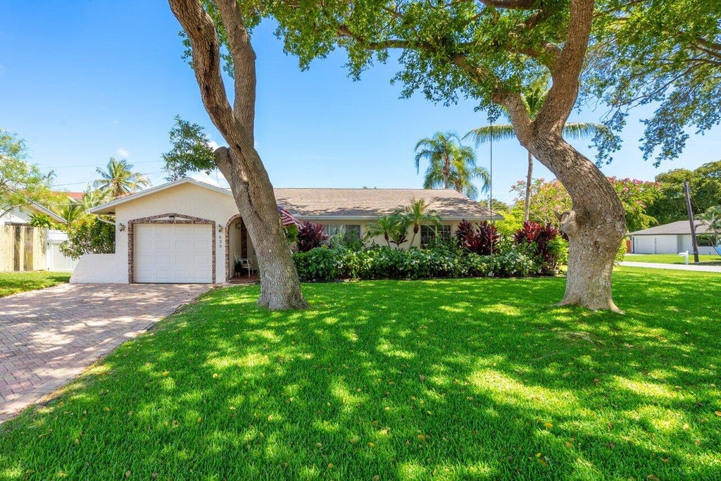 Photo of 639 Mallard Drive, Delray Beach, FL 33444 (MLS # R11089973)