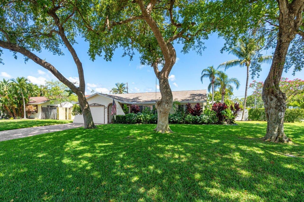 Photo of 639 Mallard Drive, Delray Beach, FL 33444 (MLS # R11089973)