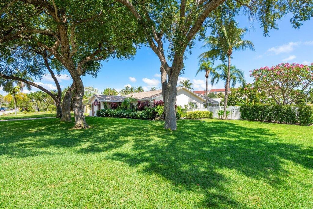 Photo of 639 Mallard Drive, Delray Beach, FL 33444 (MLS # R11089973)