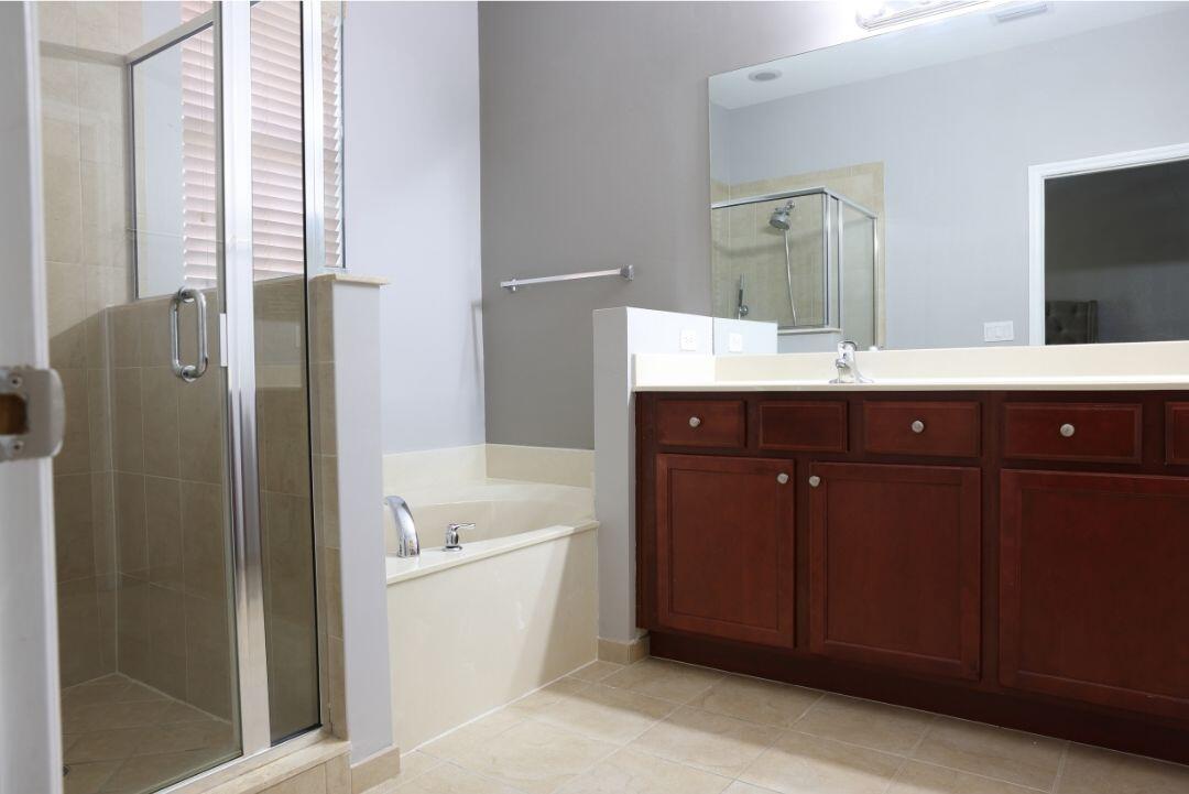 PALOMA LAKES - Residential