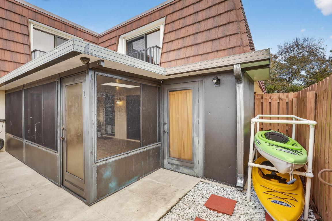 5612 SE Riverboat Drive 104, Stuart, FL, 34997/$280,000 3 5612 SE Riverboat Drive 104