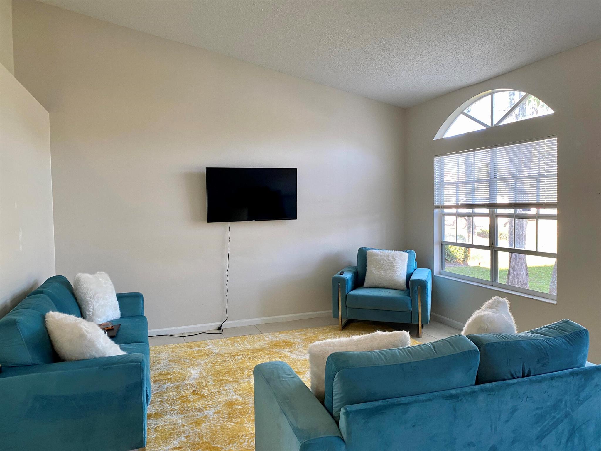 CRESTWOOD UNIT 1 PL 5 - Residential Lease