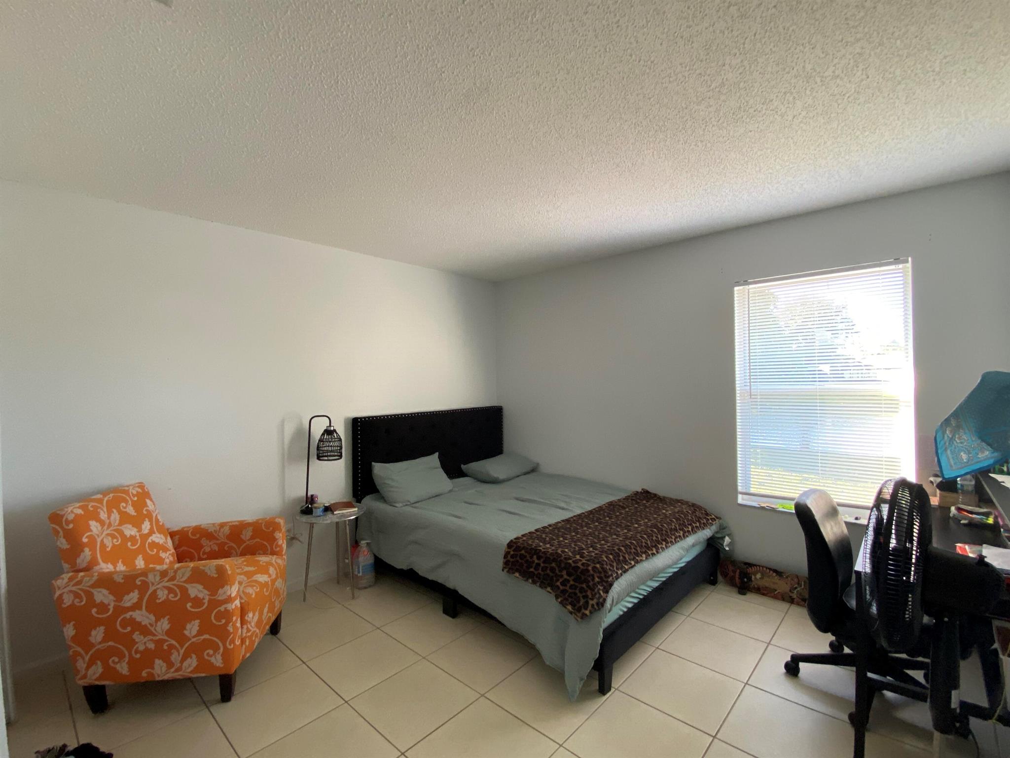 CRESTWOOD UNIT 1 PL 5 - Residential Lease