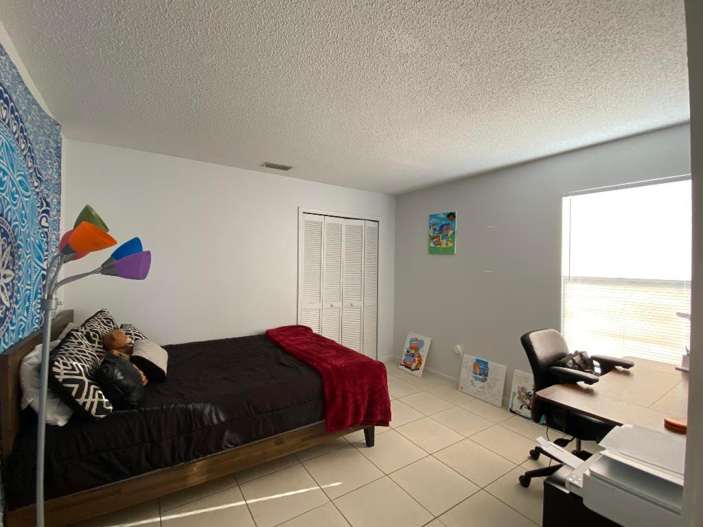 CRESTWOOD UNIT 1 PL 5 - Residential Lease