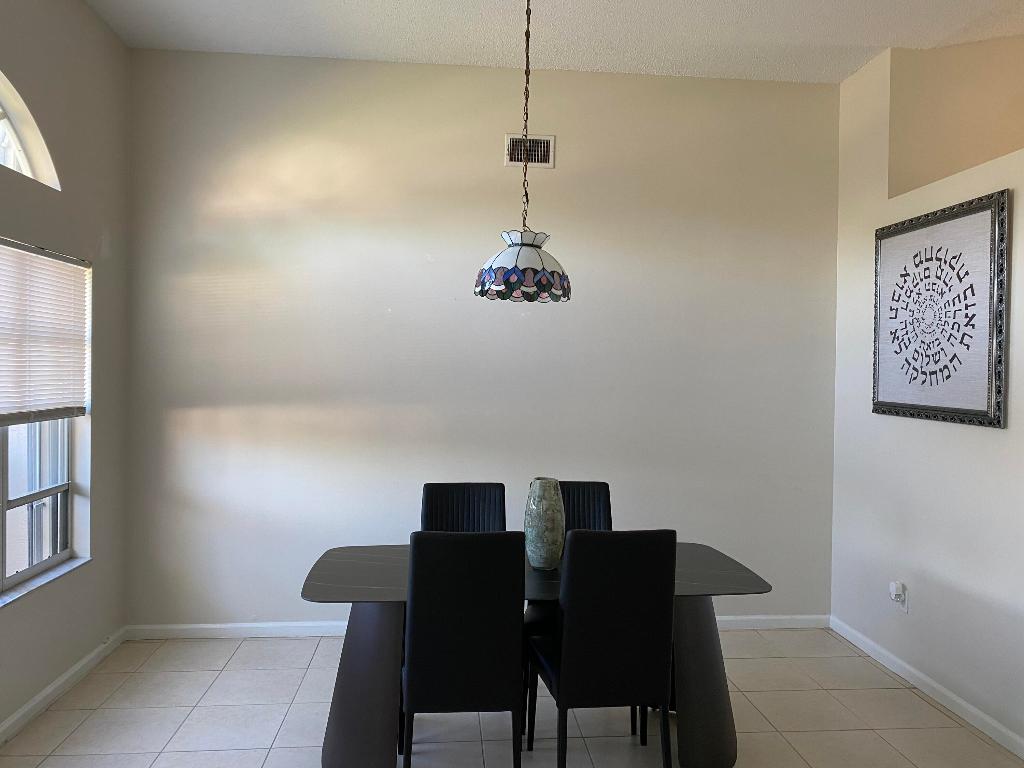 CRESTWOOD UNIT 1 PL 5 - Residential Lease