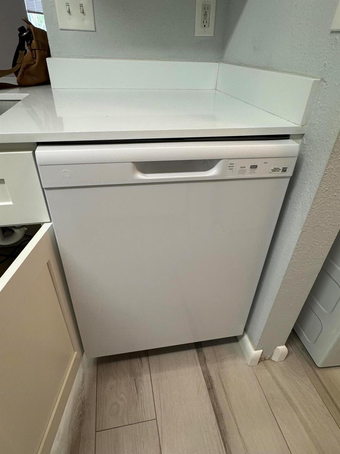 WINDWARD LAKES CONDO - Residential Lease