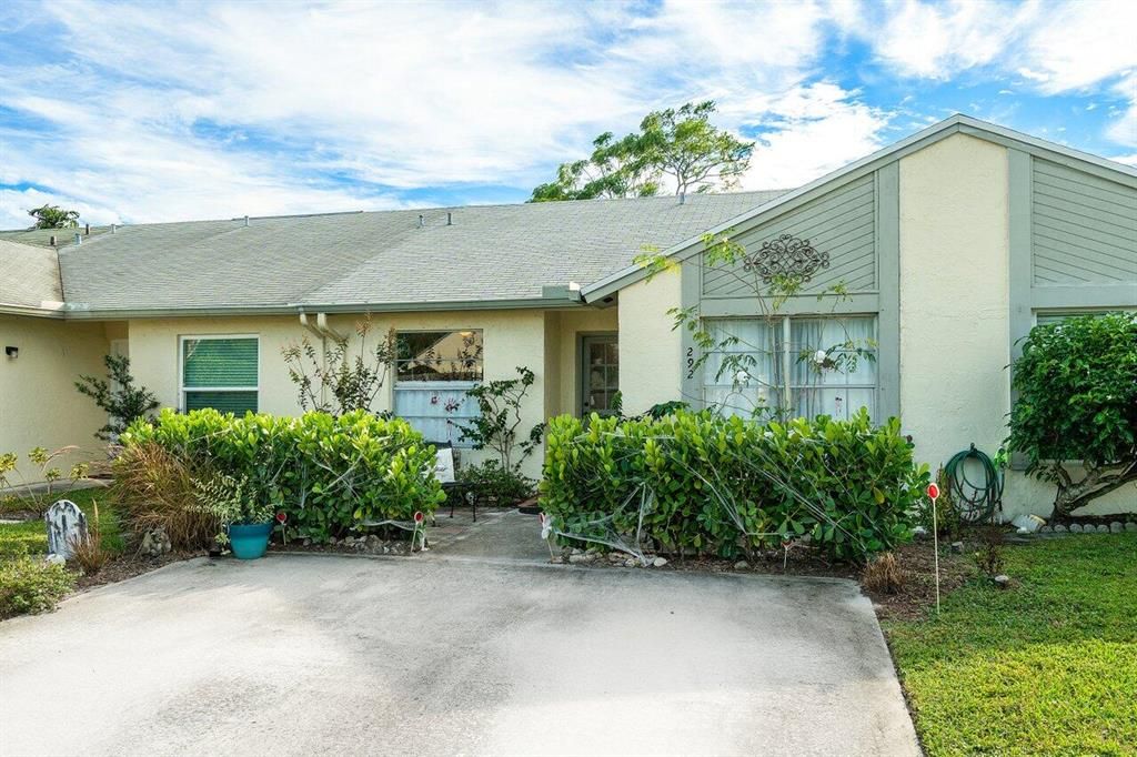 Photo of 292 Palmetto Court Ct, Jupiter, FL 33458 (MLS # R10755738)