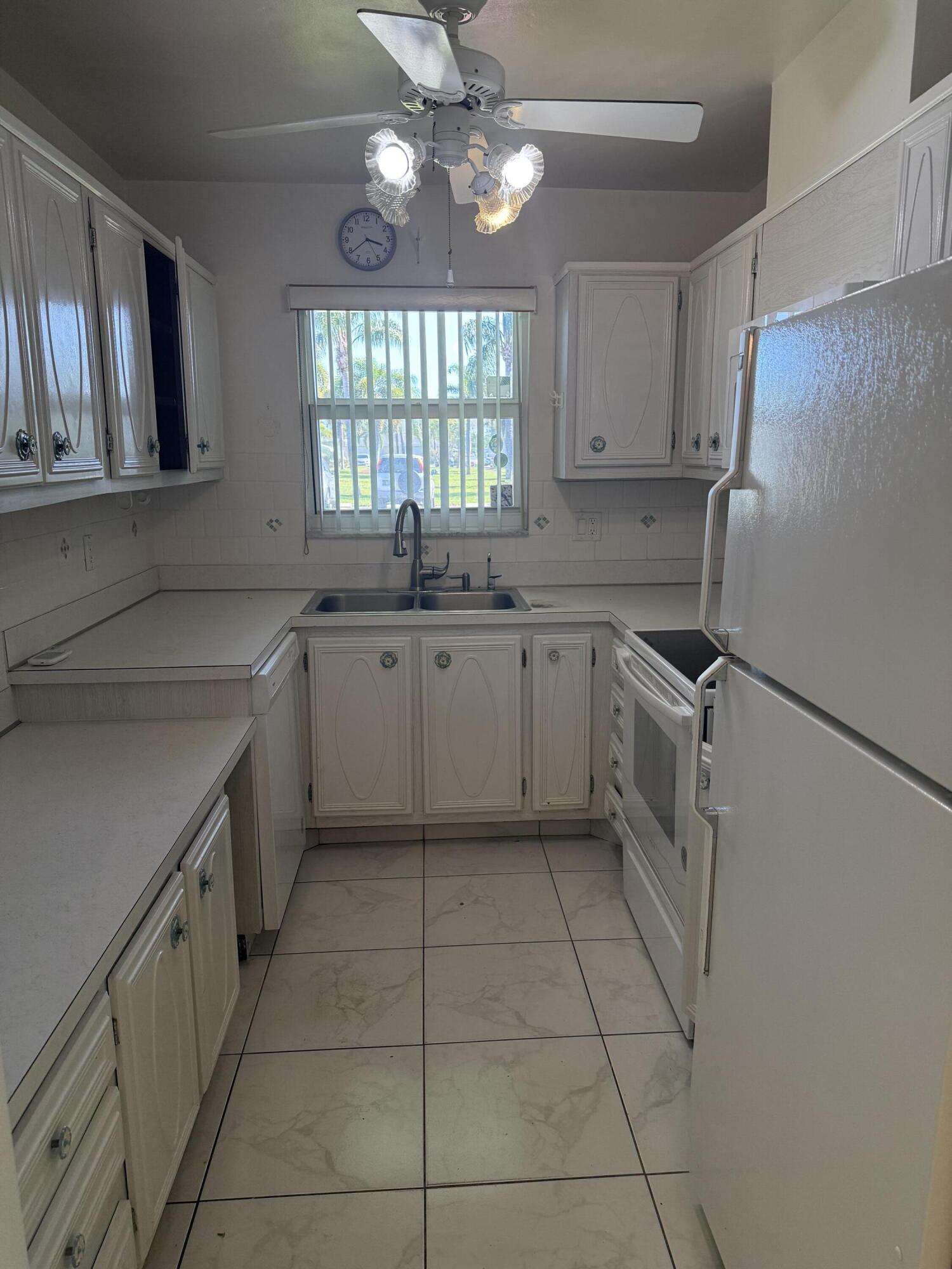 211 Country Lane E A