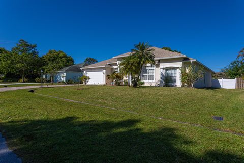 Single Family Residence in Port St Lucie FL 2032 Cranberry Street St 11.jpg