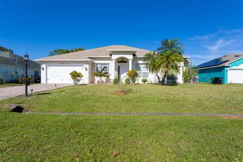 Single Family Residence in Port St Lucie FL 2032 Cranberry Street St 12.jpg