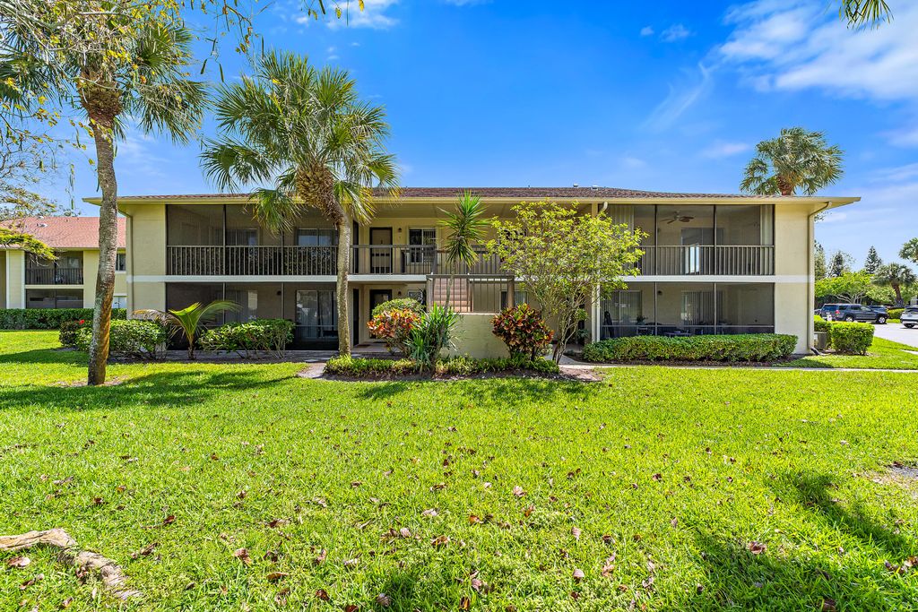 Photo of 6536 Chasewood Drive #H, Jupiter, FL 33458 (MLS # B26012281)