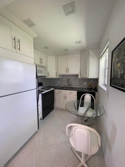 Tiny photo for 40 Keswick #40, Deerfield Beach, FL 33442 (MLS # B26036910)