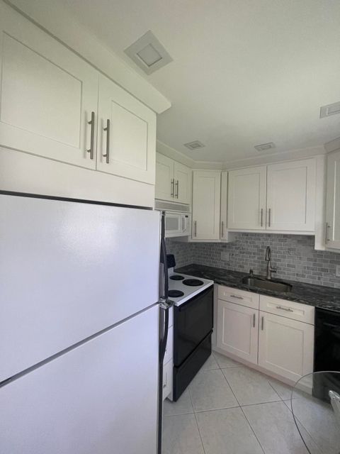 Tiny photo for 40 Keswick #40, Deerfield Beach, FL 33442 (MLS # B26036910)