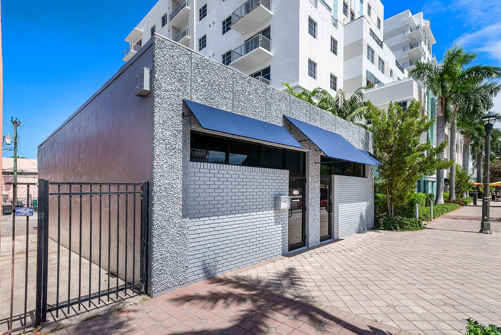 Photo of 127 E BOCA RATON Road, Boca Raton, FL 33432 (MLS # B26078060)