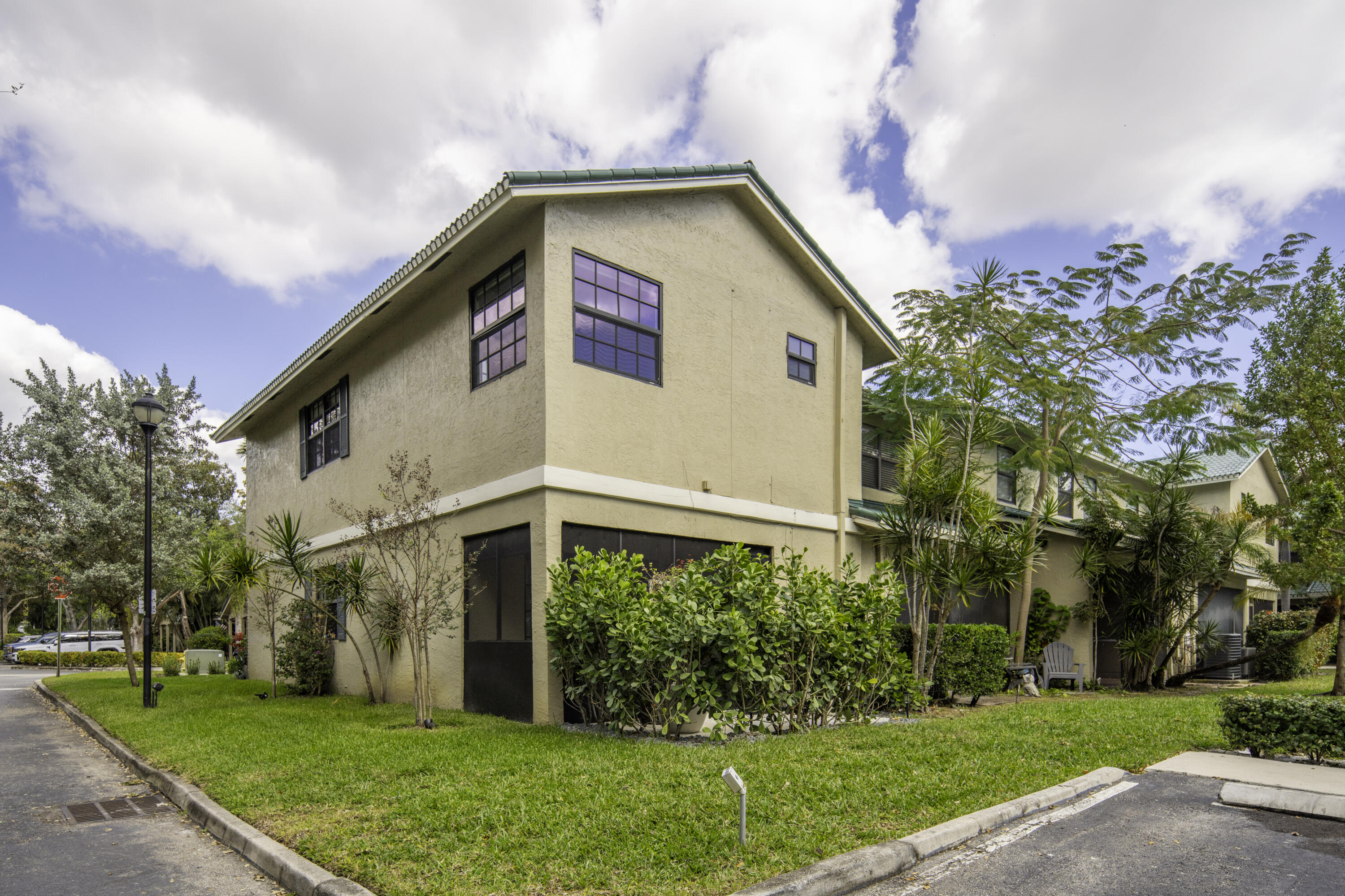 VILLAGE TOWNHOUSES-JACARANDA - Residential