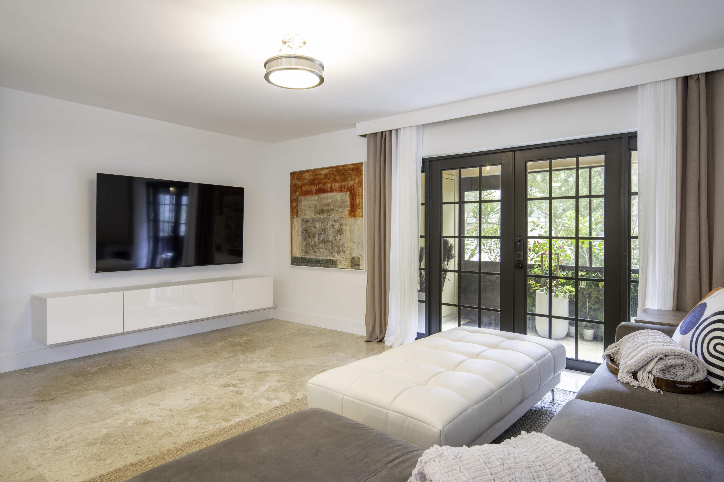 VILLAGE TOWNHOUSES-JACARANDA - Residential