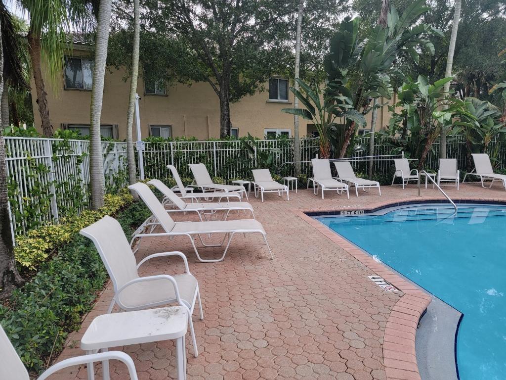 Sawgrass Exchange 165-2 B - Residential Lease