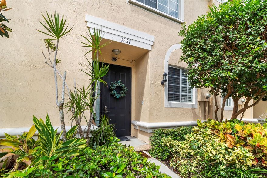The gated community Victoria Isles offers this exquisite 2 bedroom/ 2.5 bathroom townhouse. Newly renovated kitchen with marble countertops, spa-like main bathroom, and all marble sinks in other bathrooms. Enjoy the screened-in patio with a serene lake view and fountain. Community pool, clubhouse. Easy highway access for commuting pros. Your luxury lifestyle awaits!