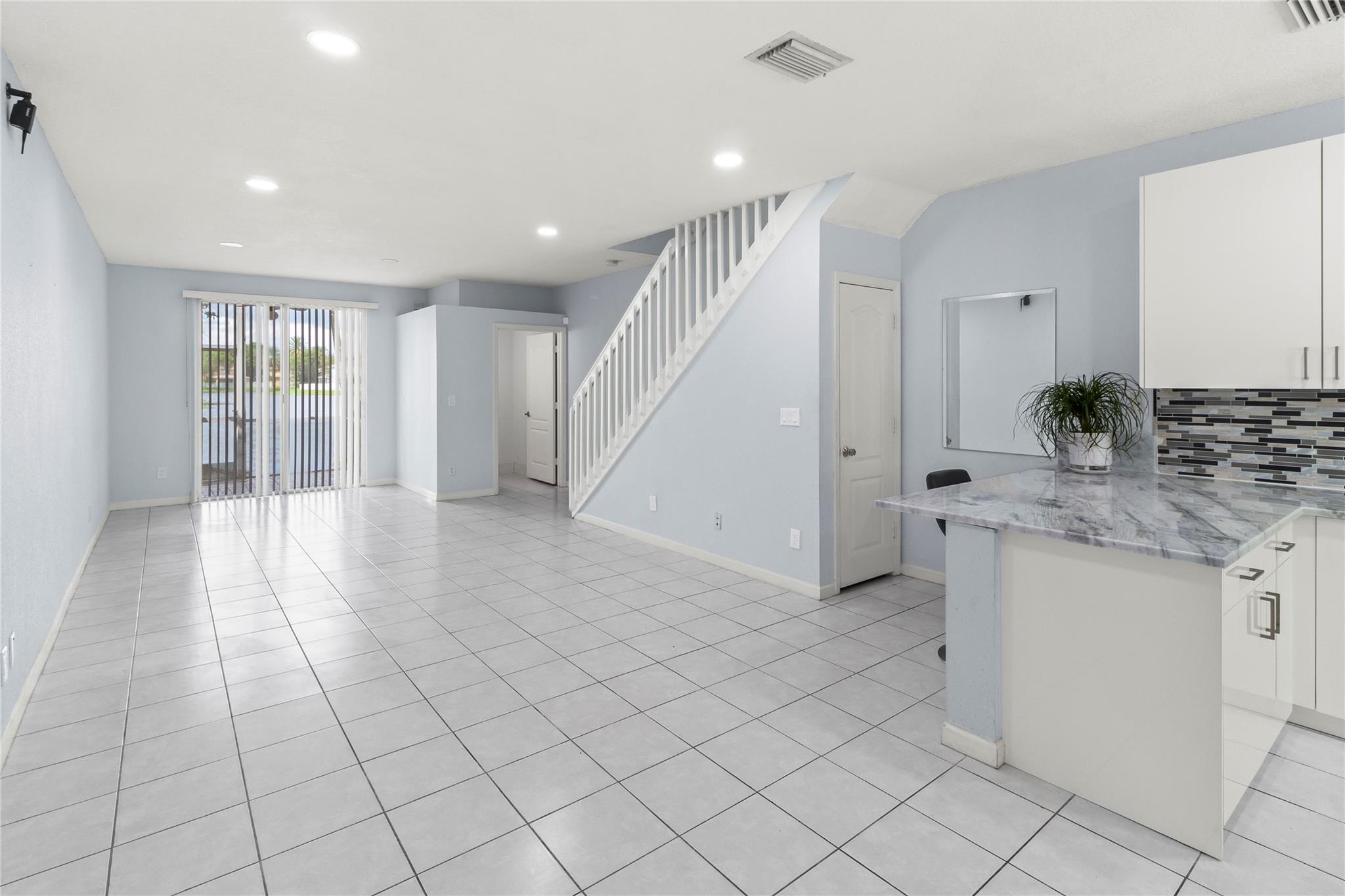 Sawgrass Exchange 165-2 B - Residential Lease