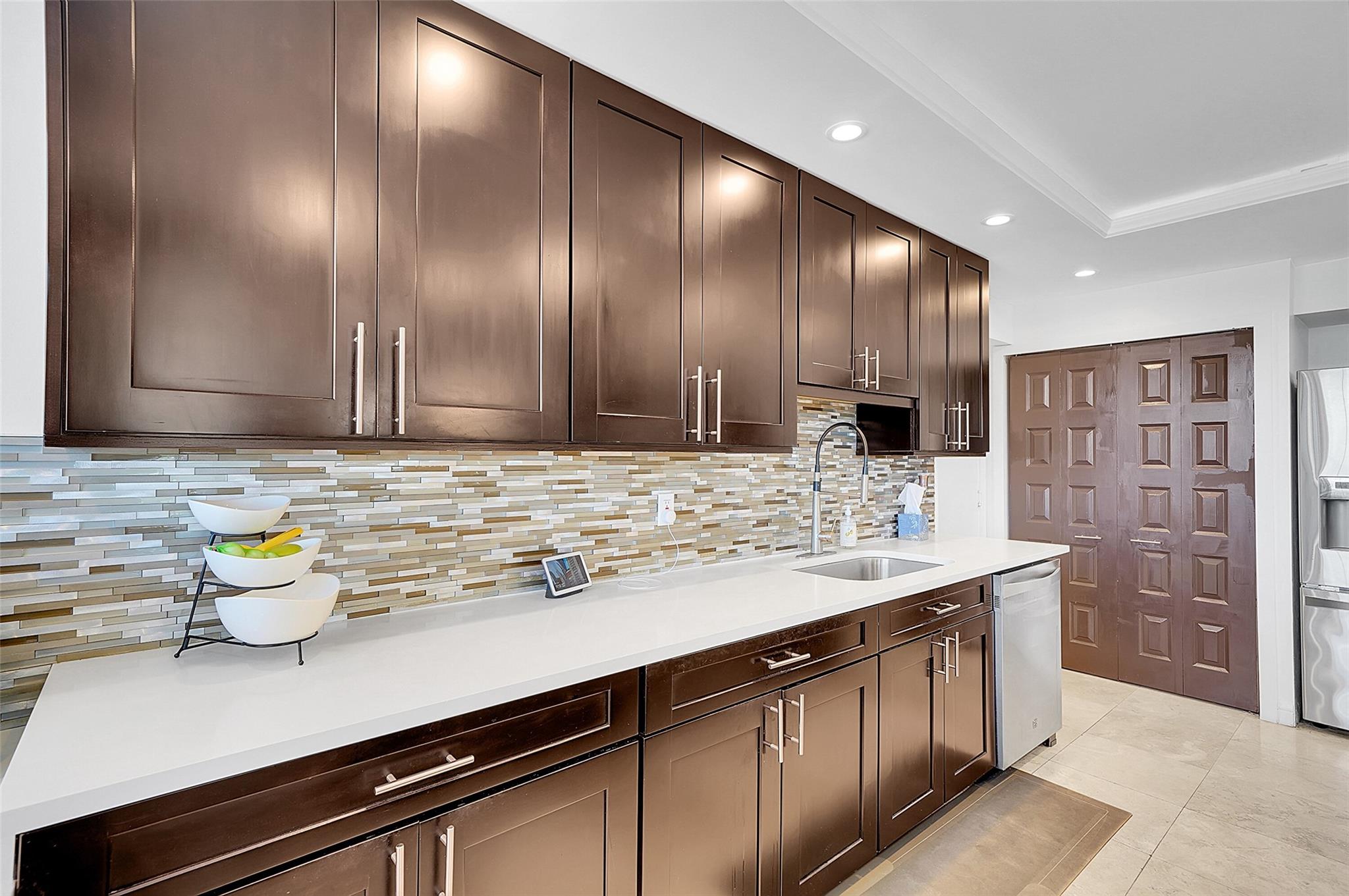 STRATFORD TOWERS - Residential