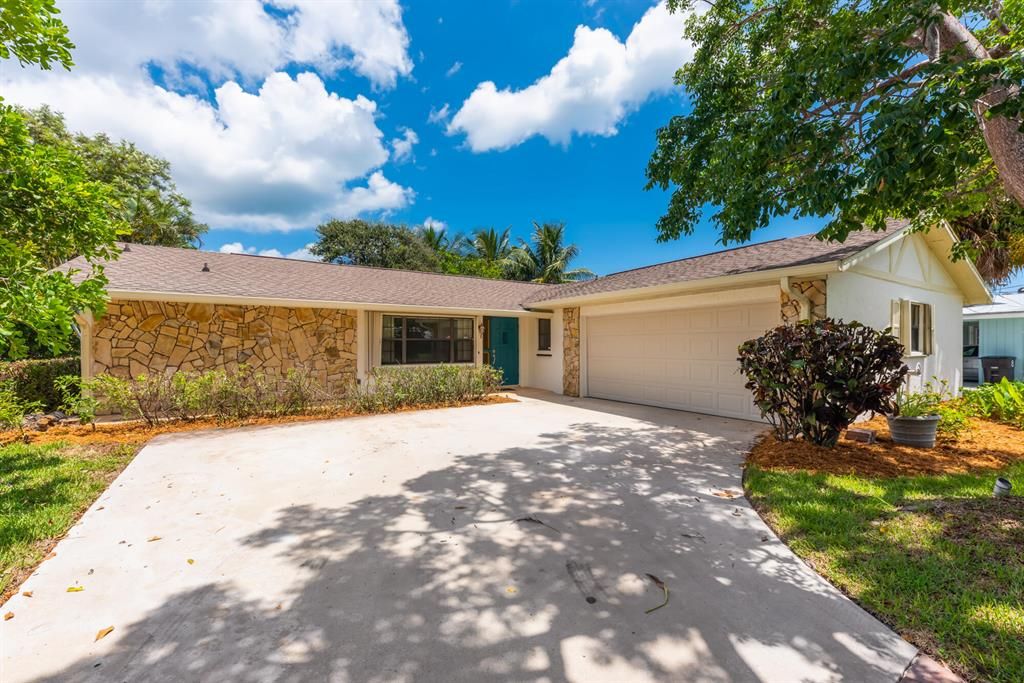 Photo of 1902 Eucalyptus Avenue, Fort Pierce, FL 34949 (MLS # R10736806)