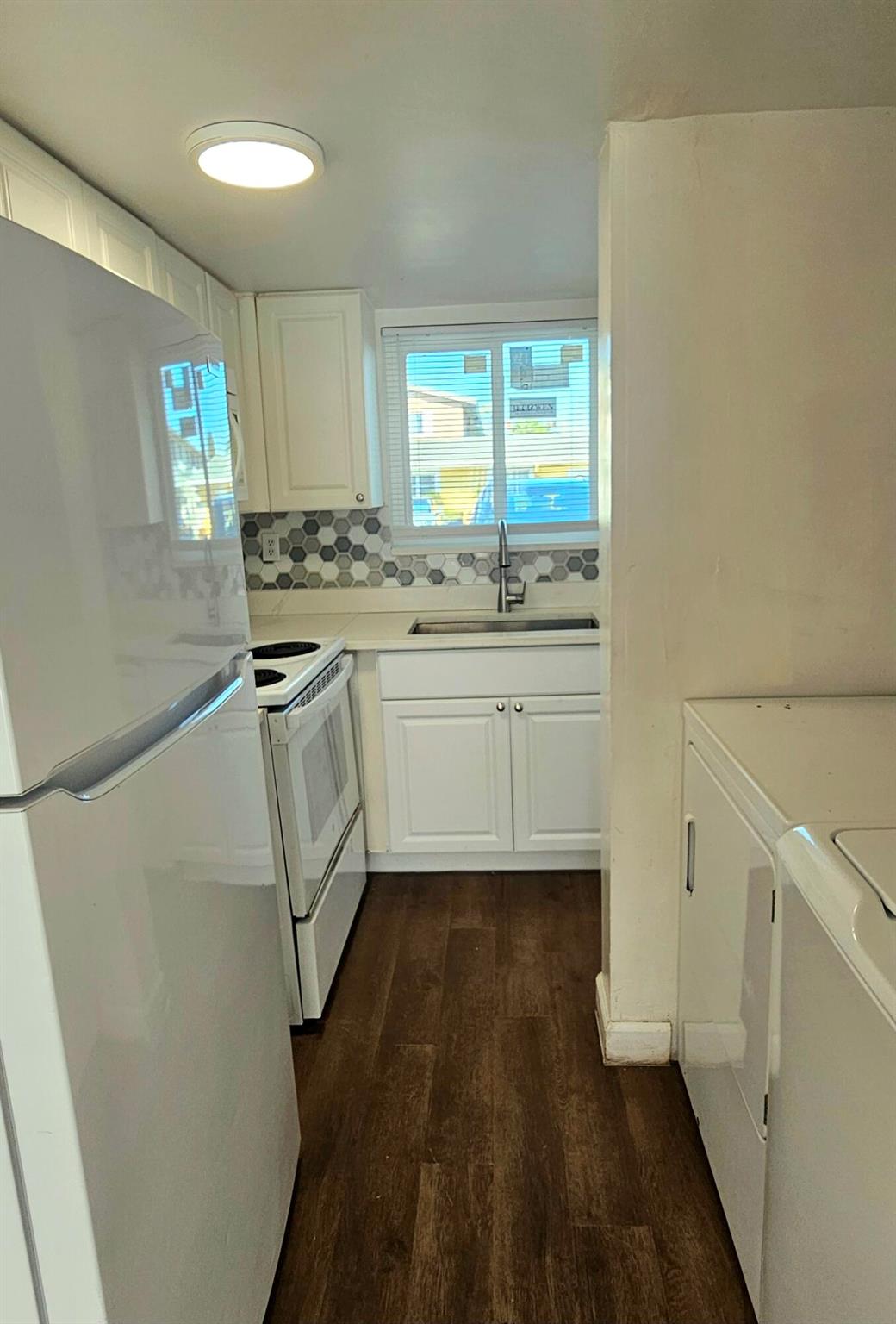 APARTMENTS AT TIMBERLAKE - Residential Lease