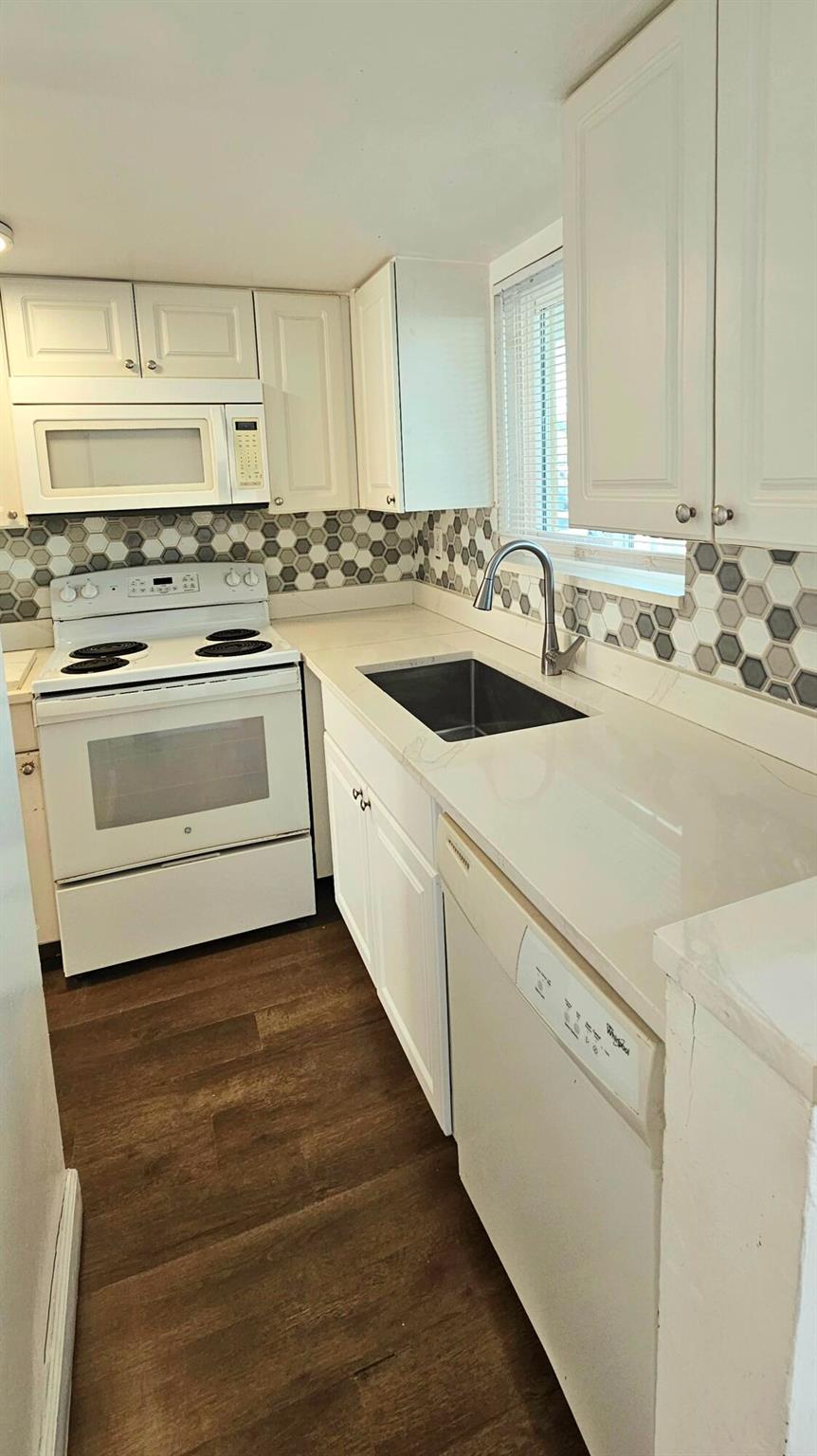 APARTMENTS AT TIMBERLAKE - Residential Lease