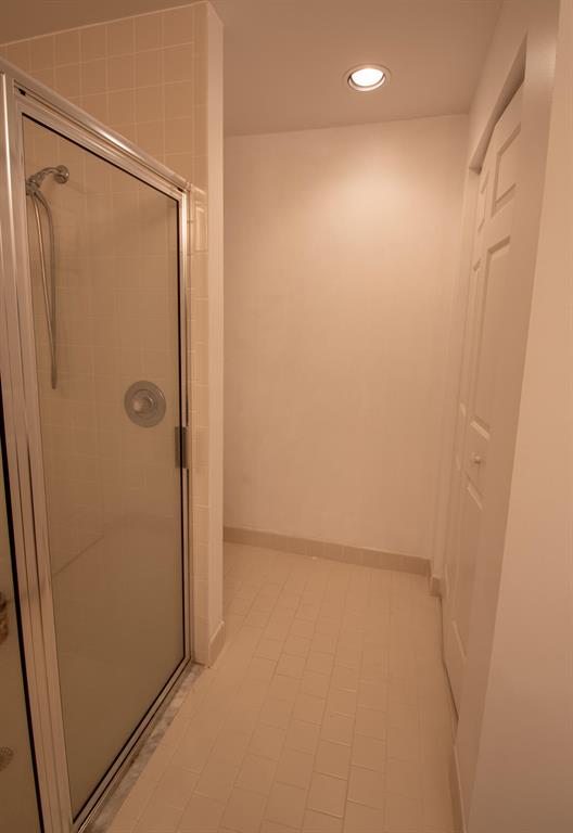 LEXINGTON CLUB VILLAS CONDO - Residential