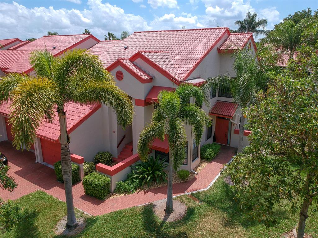 LEXINGTON CLUB VILLAS CONDO - Residential