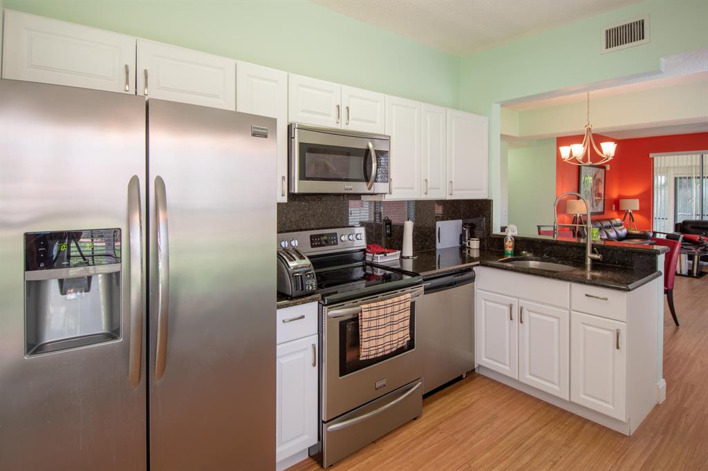 LEXINGTON CLUB VILLAS CONDO - Residential