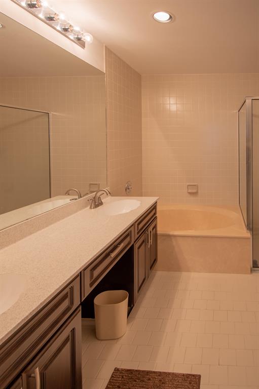 LEXINGTON CLUB VILLAS CONDO - Residential