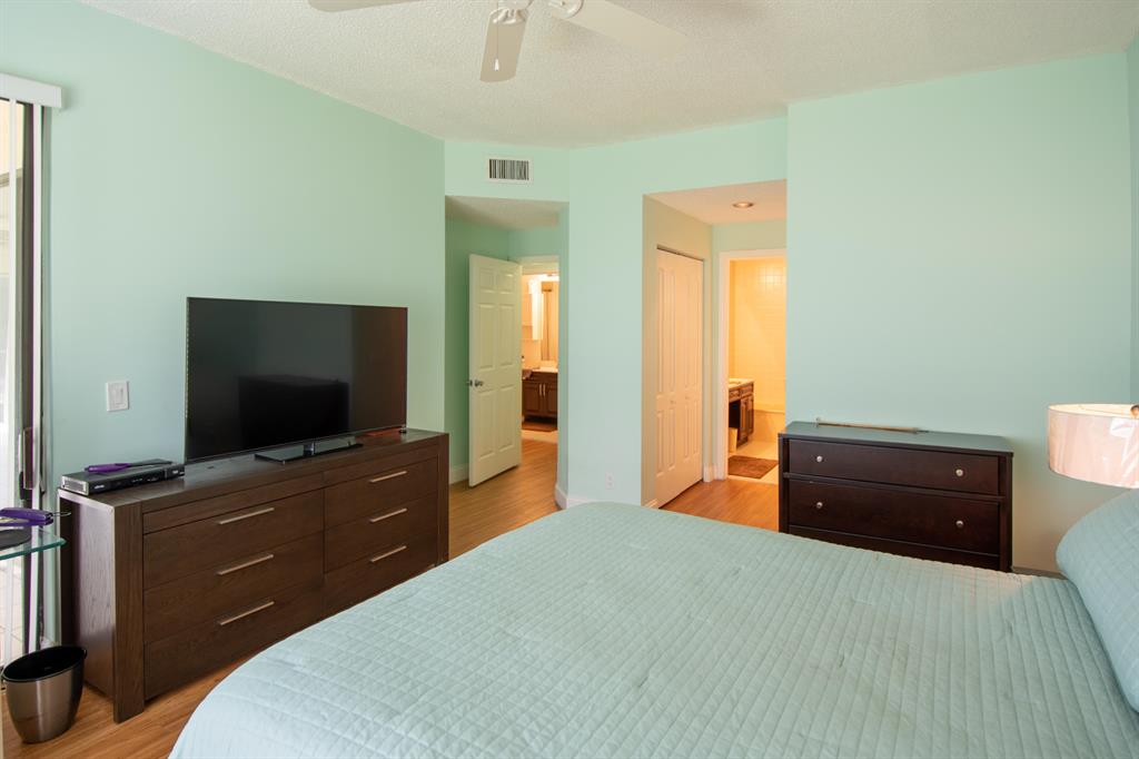 LEXINGTON CLUB VILLAS CONDO - Residential