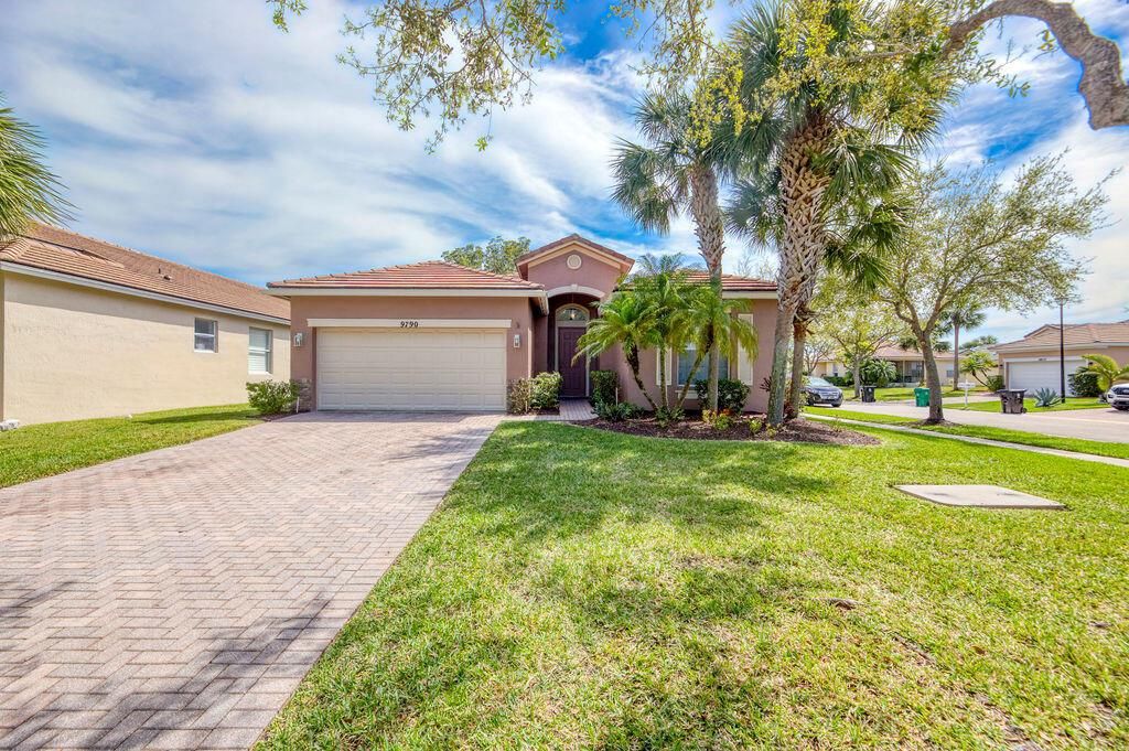 Photo of 9790 SW Lindale Trace Boulevard, Port Saint Lucie, FL 34987 (MLS # R11069446)
