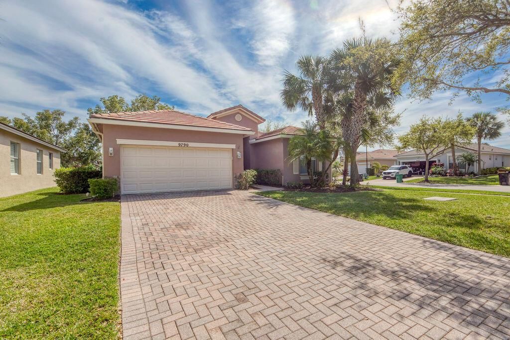 Photo of 9790 SW Lindale Trace Boulevard, Port Saint Lucie, FL 34987 (MLS # R11069446)