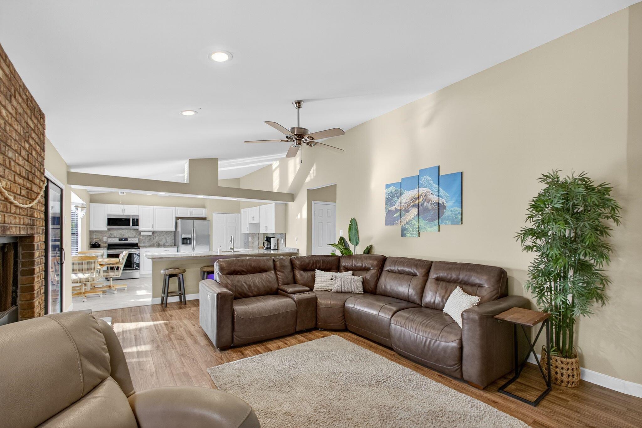 PINECREST LAKES - Residential