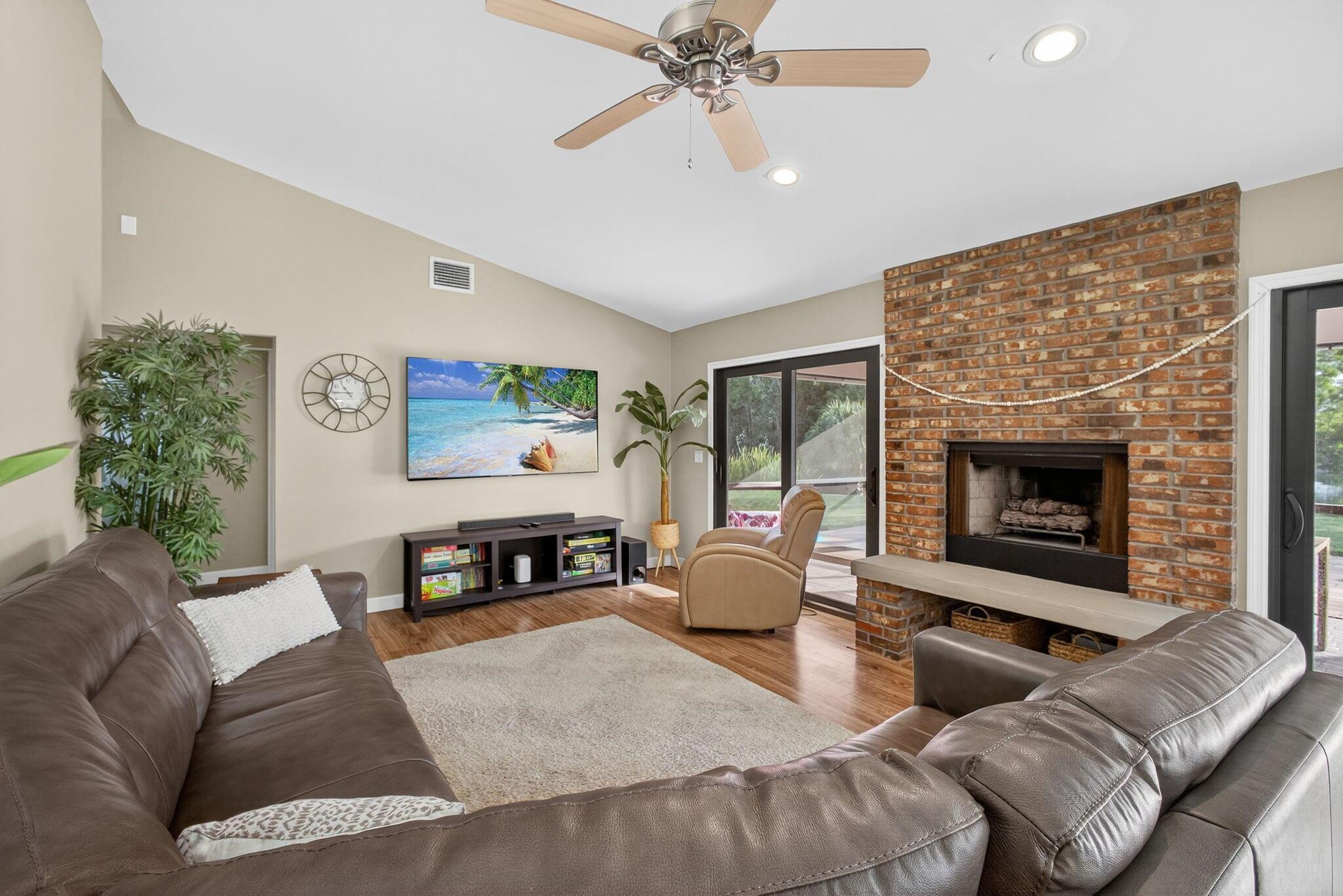 PINECREST LAKES - Residential