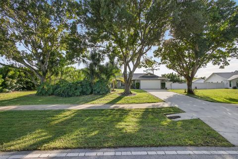 2530 NE Pinecrest Lakes Boulevard Jensen Beach FL 34957
