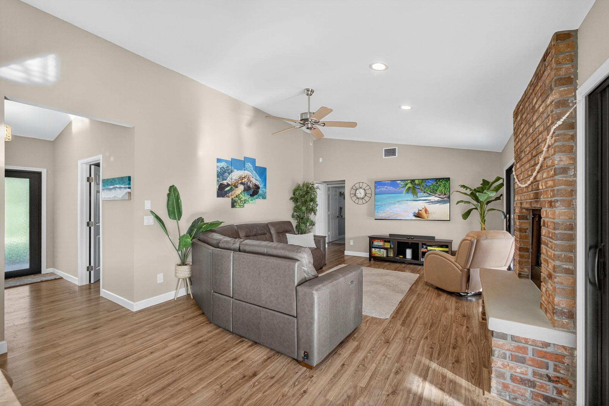 PINECREST LAKES - Residential