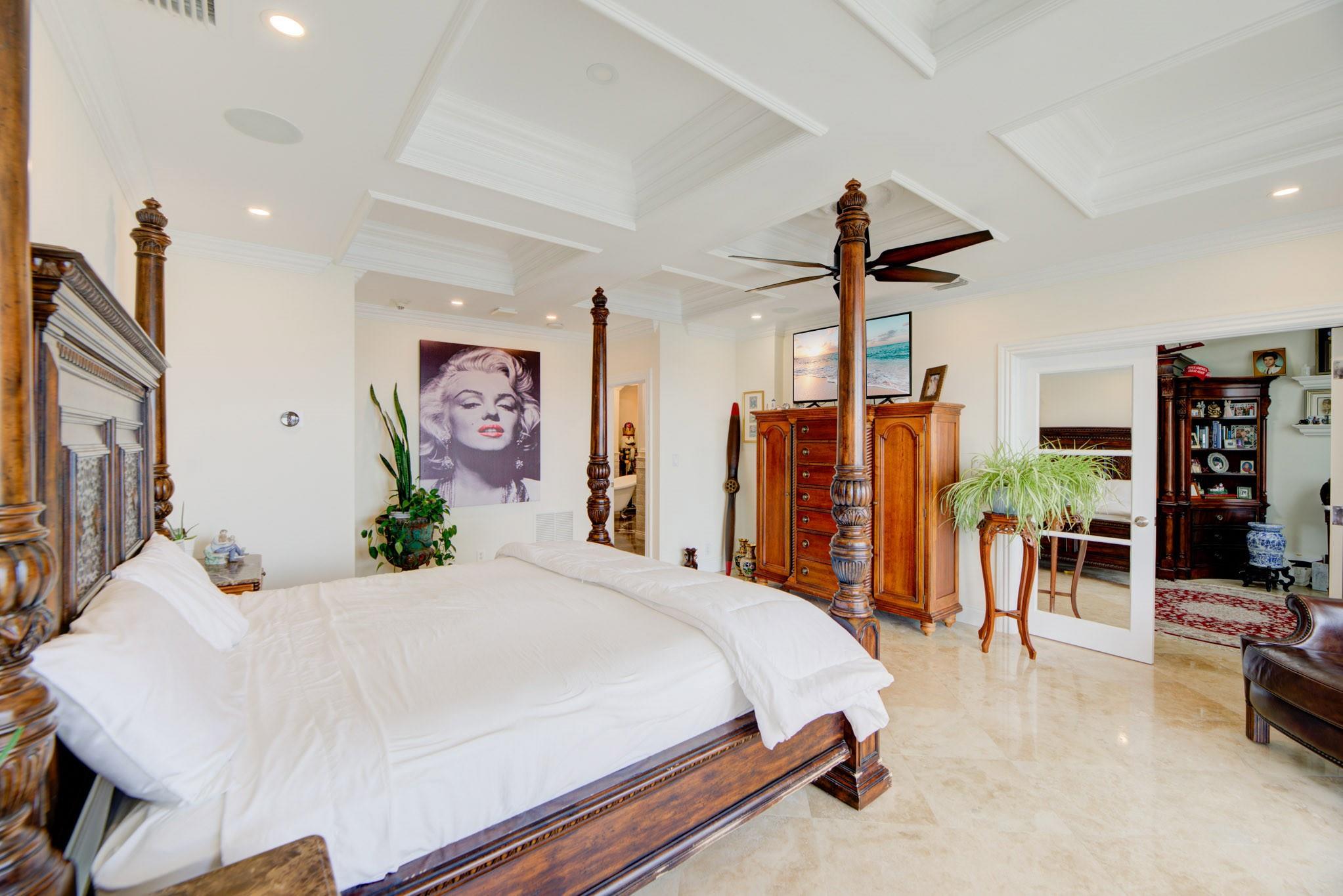 Venetian Condominium - Residential